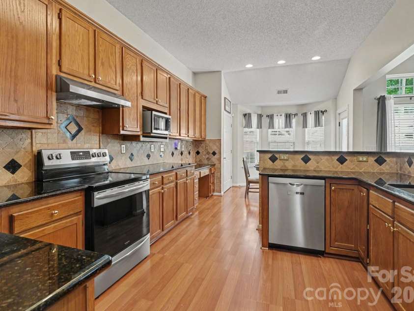 1523 Sweetgum Lane, Matthews, NC 28105.  MLS# CAR4416587, YatesRealty ID 46798. 