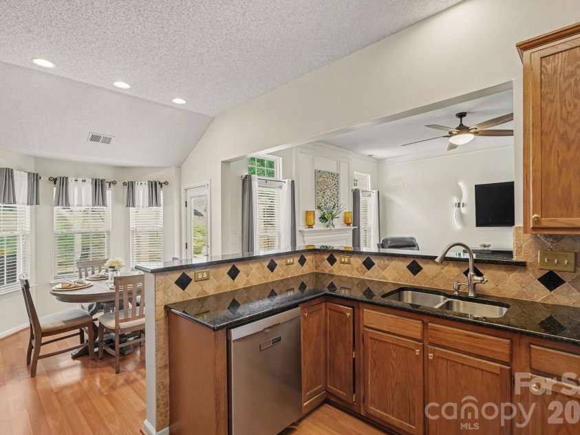 1523 Sweetgum Lane, Matthews, NC 28105.  MLS# CAR4416587, YatesRealty ID 46798. 