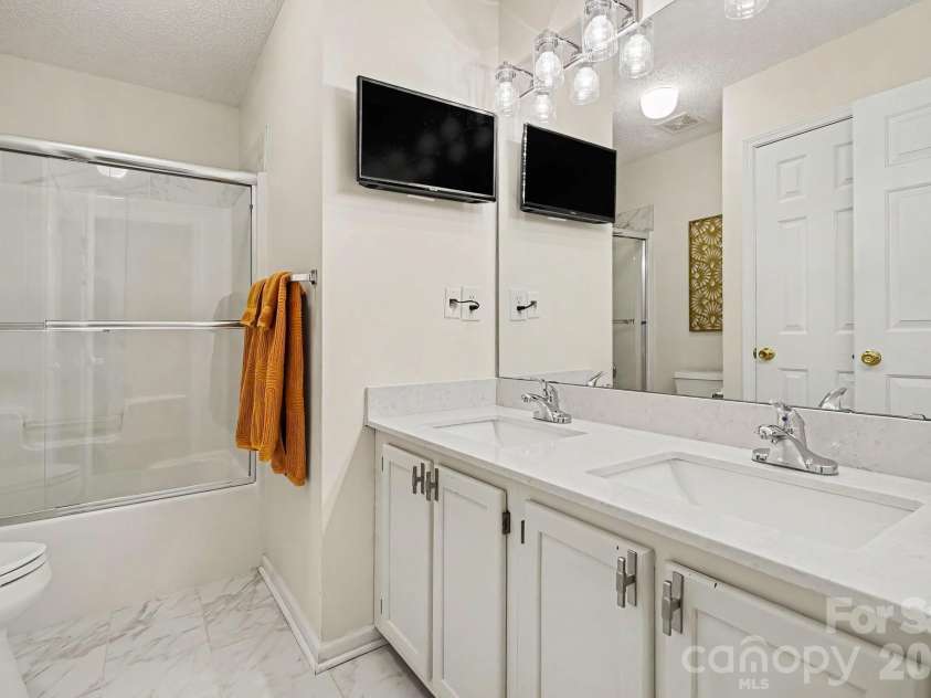 1523 Sweetgum Lane, Matthews, NC 28105.  MLS# CAR4416587, YatesRealty ID 46798. 