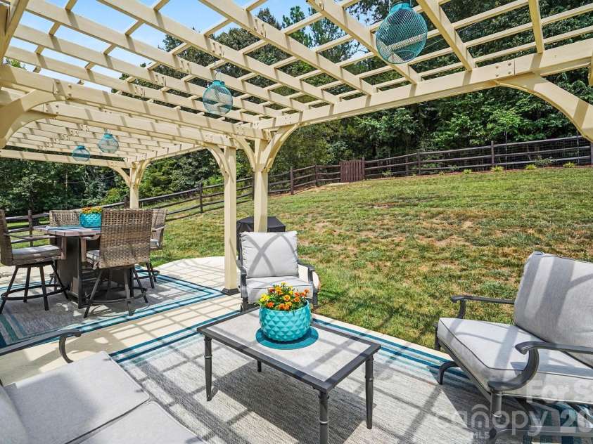 1523 Sweetgum Lane, Matthews, NC 28105.  MLS# CAR4416587, YatesRealty ID 46798. 