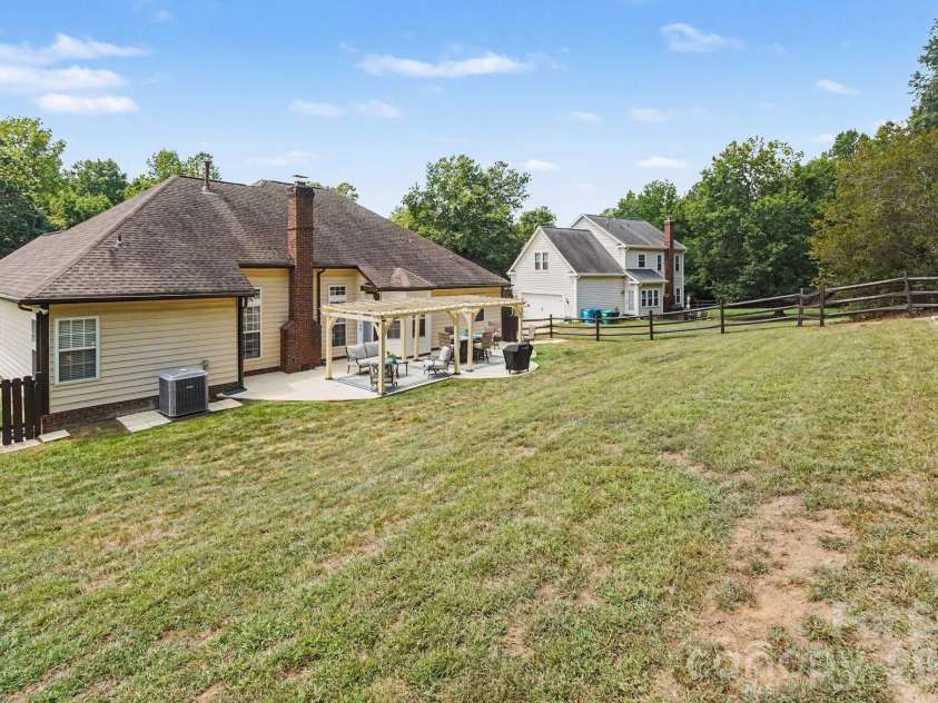 1523 Sweetgum Lane, Matthews, NC 28105.  MLS# CAR4416587, YatesRealty ID 46798. 