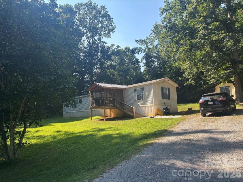 233 Starlight Drive, Lincolnton, NC 28092.  MLS# CAR4417816, YatesRealty ID 46799. 