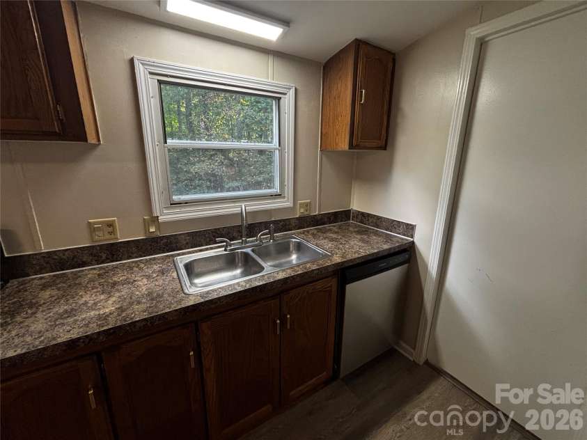 233 Starlight Drive, Lincolnton, NC 28092.  MLS# CAR4417816, YatesRealty ID 46799. 