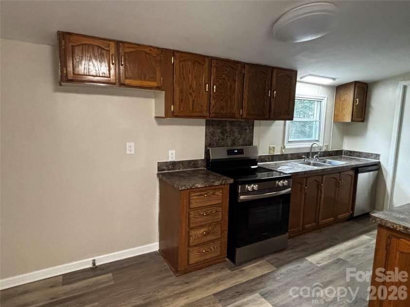 233 Starlight Drive, Lincolnton, NC 28092.  MLS# CAR4417816, YatesRealty ID 46799. 