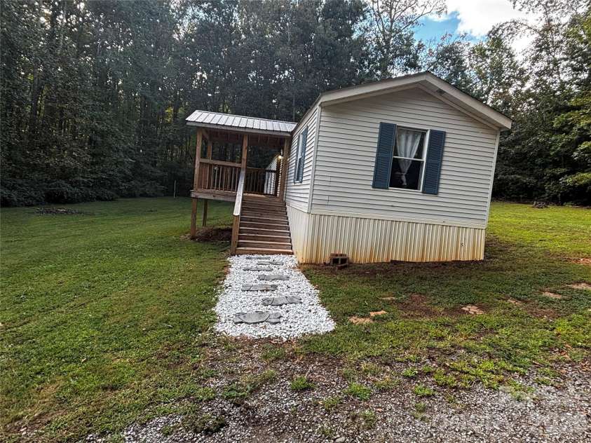 233 Starlight Drive, Lincolnton, NC 28092.  MLS# CAR4417816, YatesRealty ID 46799. 