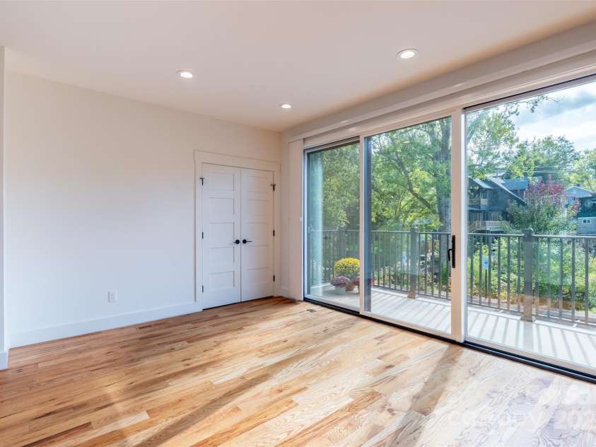 233 Broadway Street, Asheville, NC 28801.  MLS# CAR4314107, YatesRealty ID 468. 