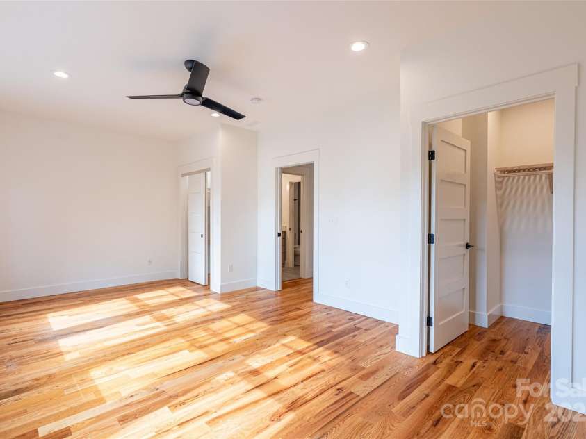 233 Broadway Street, Asheville, NC 28801.  MLS# CAR4314107, YatesRealty ID 468. 