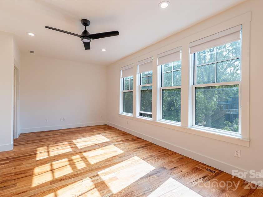 233 Broadway Street, Asheville, NC 28801.  MLS# CAR4314107, YatesRealty ID 468. 