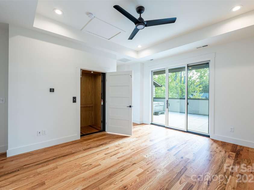 233 Broadway Street, Asheville, NC 28801.  MLS# CAR4314107, YatesRealty ID 468. 