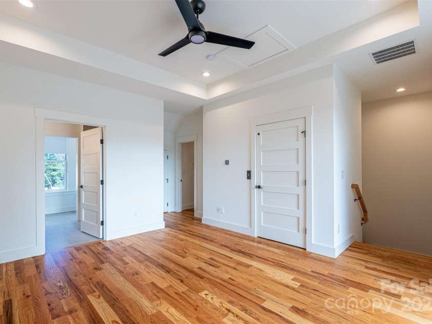 233 Broadway Street, Asheville, NC 28801.  MLS# CAR4314107, YatesRealty ID 468. 