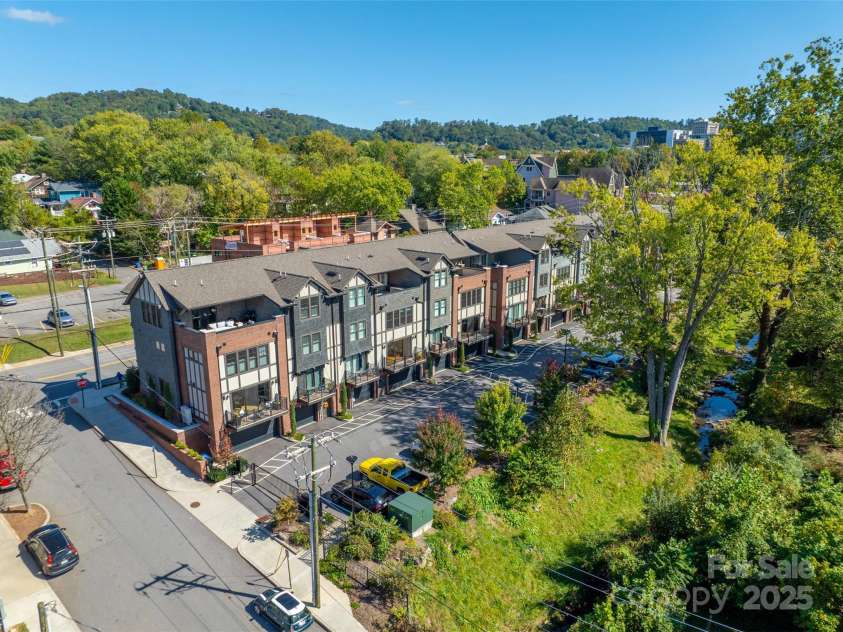 233 Broadway Street, Asheville, NC 28801.  MLS# CAR4314107, YatesRealty ID 468. 