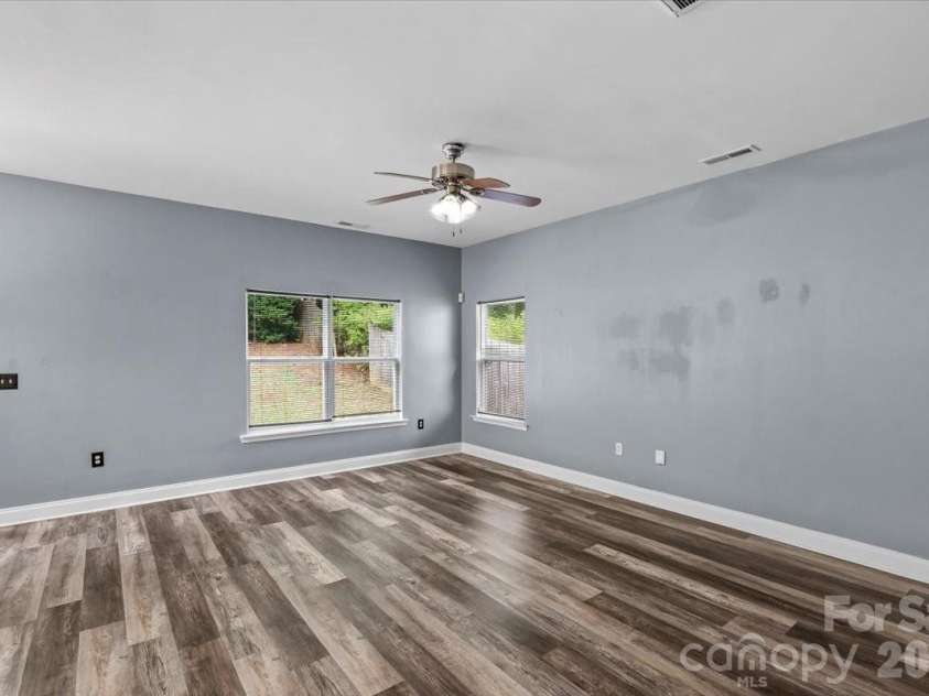 446 Tribune Drive, Charlotte, NC 28214.  MLS# CAR4412971, YatesRealty ID 46804. 