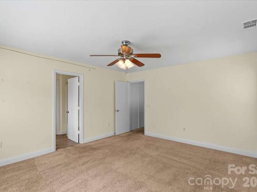 446 Tribune Drive, Charlotte, NC 28214.  MLS# CAR4412971, YatesRealty ID 46804. 