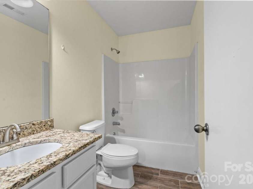 446 Tribune Drive, Charlotte, NC 28214.  MLS# CAR4412971, YatesRealty ID 46804. 