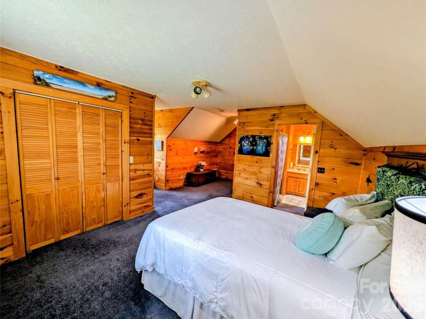 213 Rustling Pines Drive, Hendersonville, NC 28792.  MLS# CAR4418354, YatesRealty ID 46806. Alt View Upstairs Bedroom / Window seat