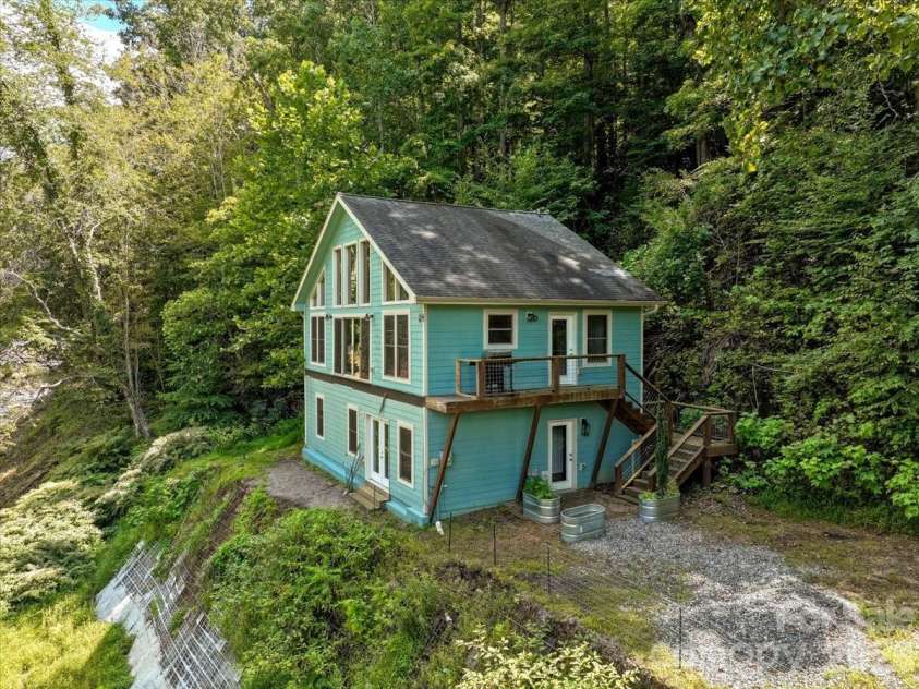 359 Shull Farm Road, Burnsville, NC 28714.  MLS# CAR4418216, YatesRealty ID 46807. 