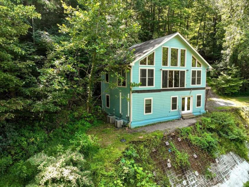 359 Shull Farm Road, Burnsville, NC 28714.  MLS# CAR4418216, YatesRealty ID 46807. 