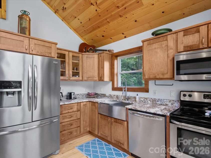 359 Shull Farm Road, Burnsville, NC 28714.  MLS# CAR4418216, YatesRealty ID 46807. Kitchen with Stainless appliances