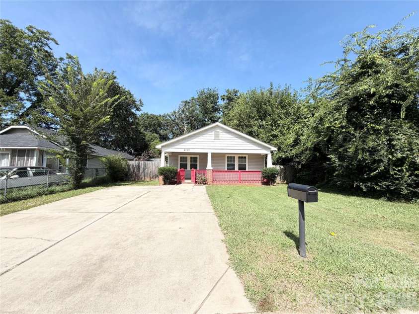 2107 Custer Street, Charlotte, NC 28216.  MLS# CAR4416781, YatesRealty ID 46809. 
