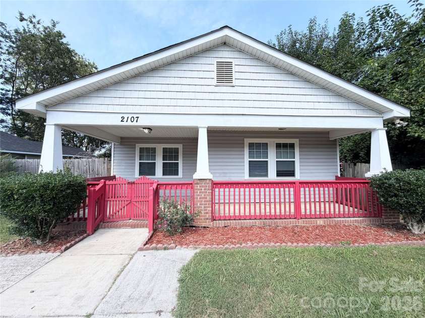 2107 Custer Street, Charlotte, NC 28216.  MLS# CAR4416781, YatesRealty ID 46809. 