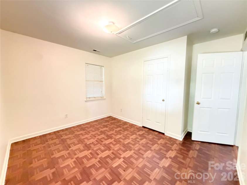 2107 Custer Street, Charlotte, NC 28216.  MLS# CAR4416781, YatesRealty ID 46809. 