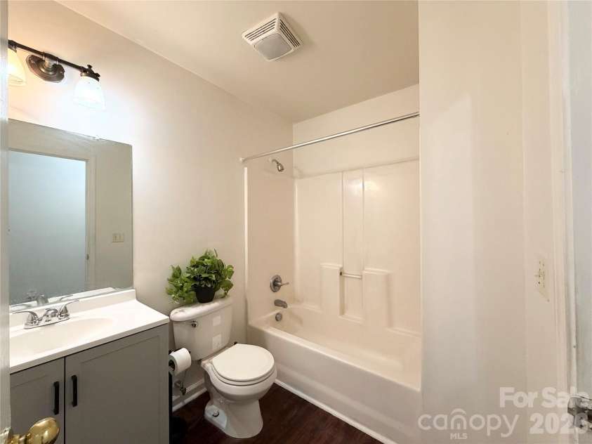 2107 Custer Street, Charlotte, NC 28216.  MLS# CAR4416781, YatesRealty ID 46809. 