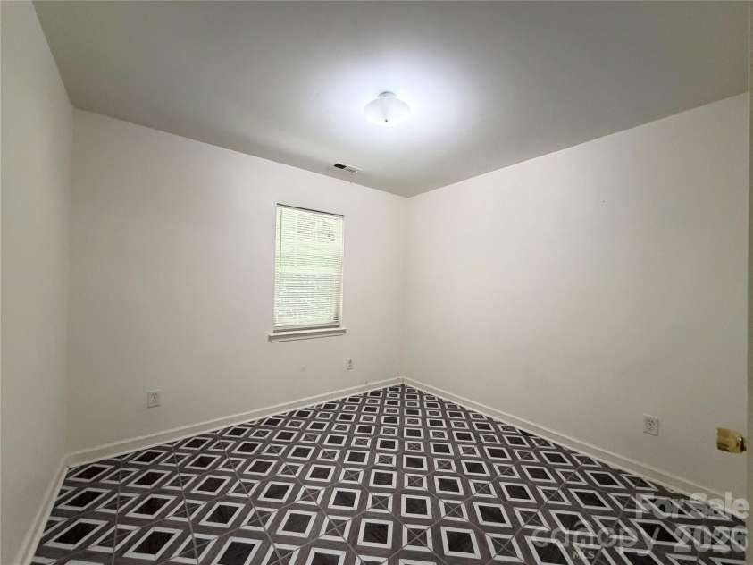 2107 Custer Street, Charlotte, NC 28216.  MLS# CAR4416781, YatesRealty ID 46809. 