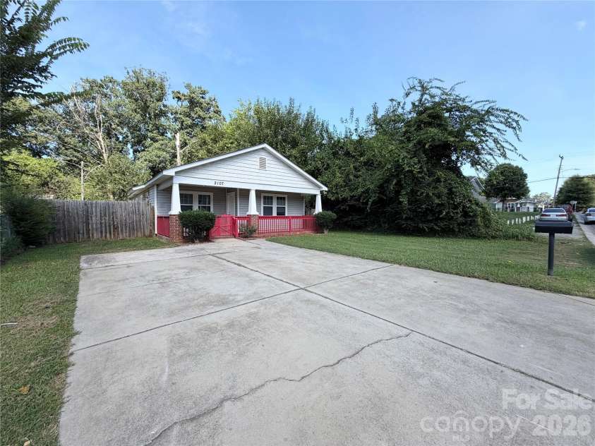 2107 Custer Street, Charlotte, NC 28216.  MLS# CAR4416781, YatesRealty ID 46809. 