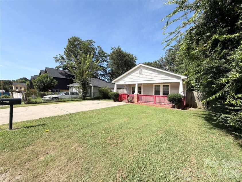 2107 Custer Street, Charlotte, NC 28216.  MLS# CAR4416781, YatesRealty ID 46809. 
