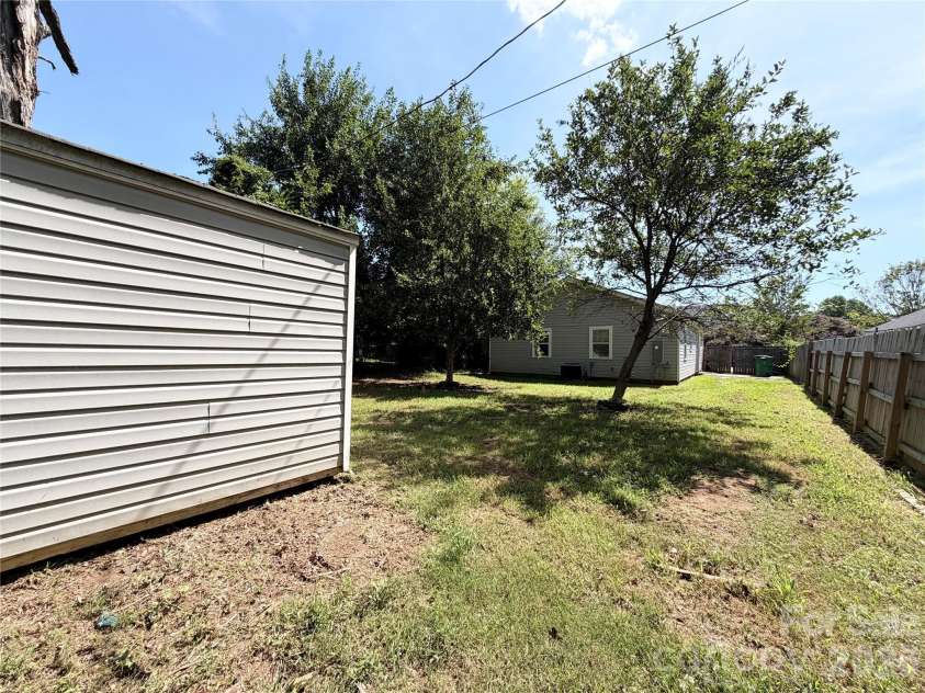 2107 Custer Street, Charlotte, NC 28216.  MLS# CAR4416781, YatesRealty ID 46809. 