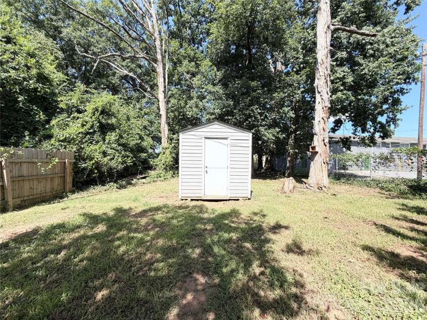 2107 Custer Street, Charlotte, NC 28216.  MLS# CAR4416781, YatesRealty ID 46809. 