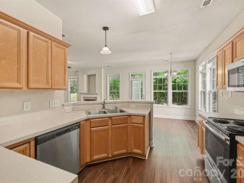 1745 Wilburn Park Lane, Charlotte, NC 28269.  MLS# CAR4418353, YatesRealty ID 46810. Kitchen