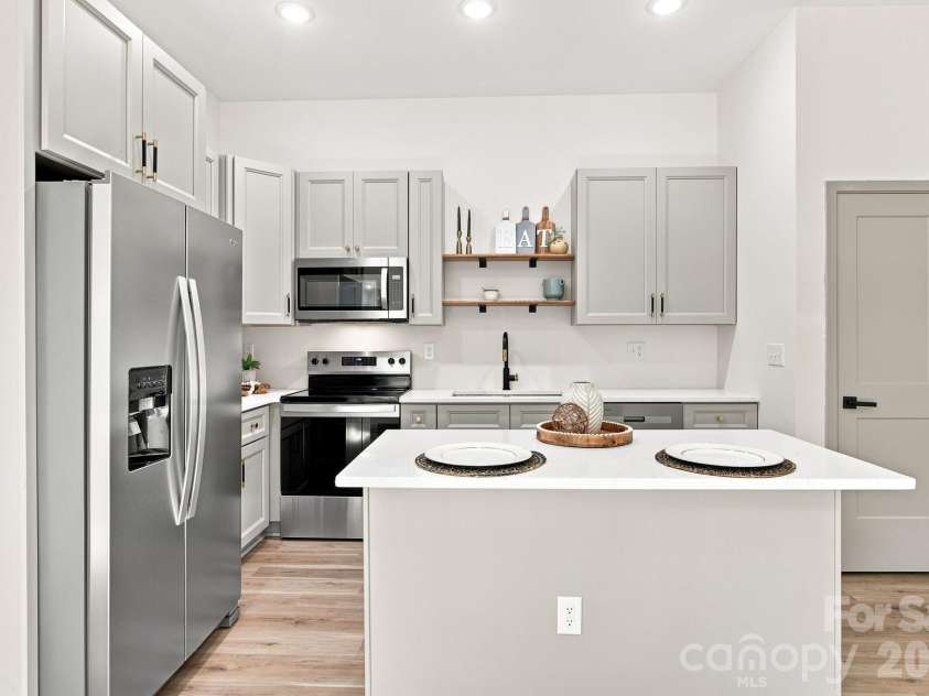 325 Lincoln Street, Concord, NC 28025.  MLS# CAR4412942, YatesRealty ID 46812. 