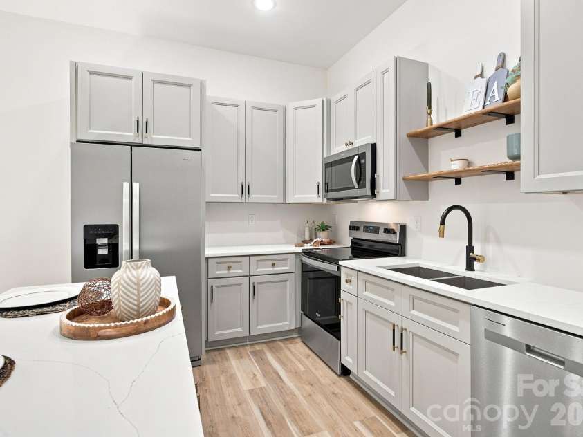 325 Lincoln Street, Concord, NC 28025.  MLS# CAR4412942, YatesRealty ID 46812. 