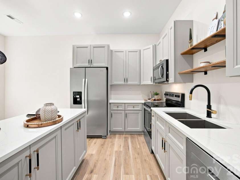 325 Lincoln Street, Concord, NC 28025.  MLS# CAR4412942, YatesRealty ID 46812. 