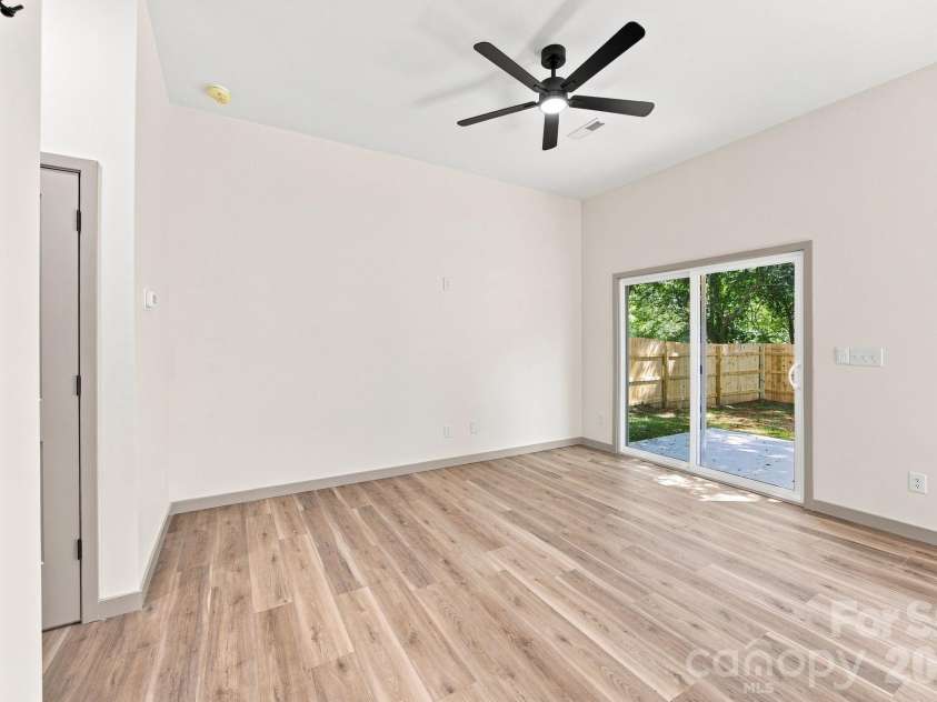 325 Lincoln Street, Concord, NC 28025.  MLS# CAR4412942, YatesRealty ID 46812. 