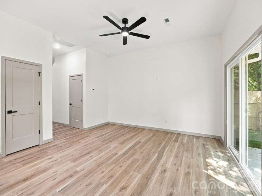 325 Lincoln Street, Concord, NC 28025.  MLS# CAR4412942, YatesRealty ID 46812. 