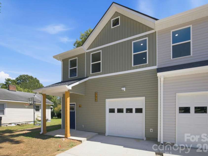 325 Lincoln Street, Concord, NC 28025.  MLS# CAR4412942, YatesRealty ID 46812. 
