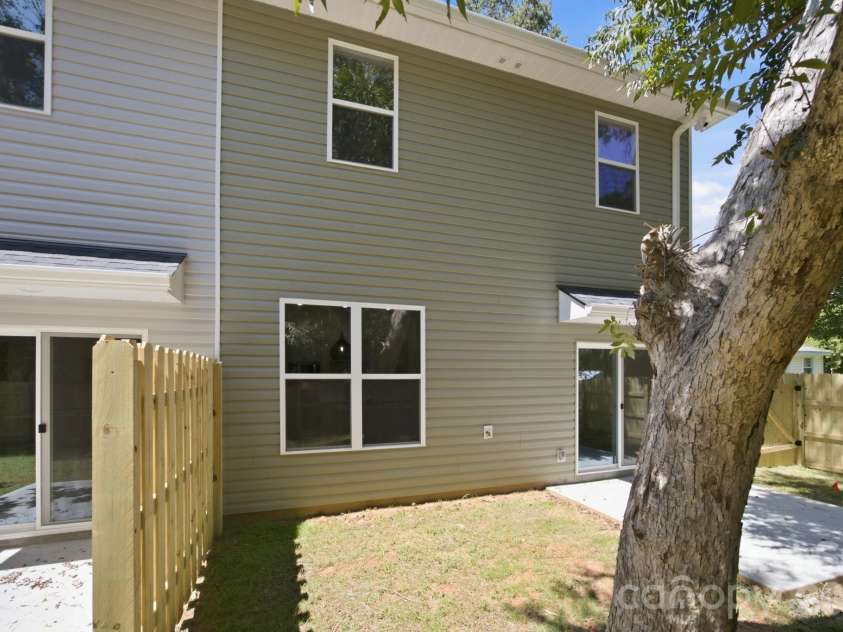 325 Lincoln Street, Concord, NC 28025.  MLS# CAR4412942, YatesRealty ID 46812. 