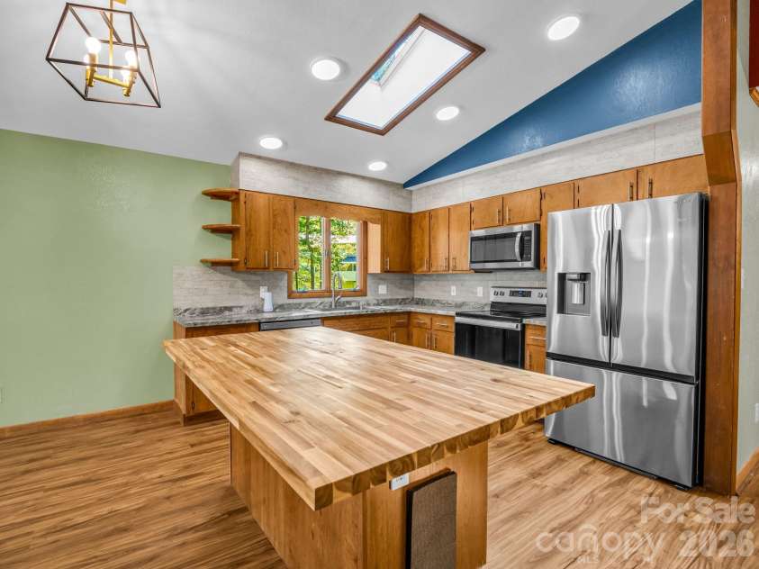 177 Weston Road, Arden, NC 28704.  MLS# CAR4407557, YatesRealty ID 46814. 