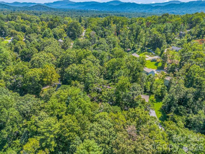 177 Weston Road, Arden, NC 28704.  MLS# CAR4407557, YatesRealty ID 46814. 