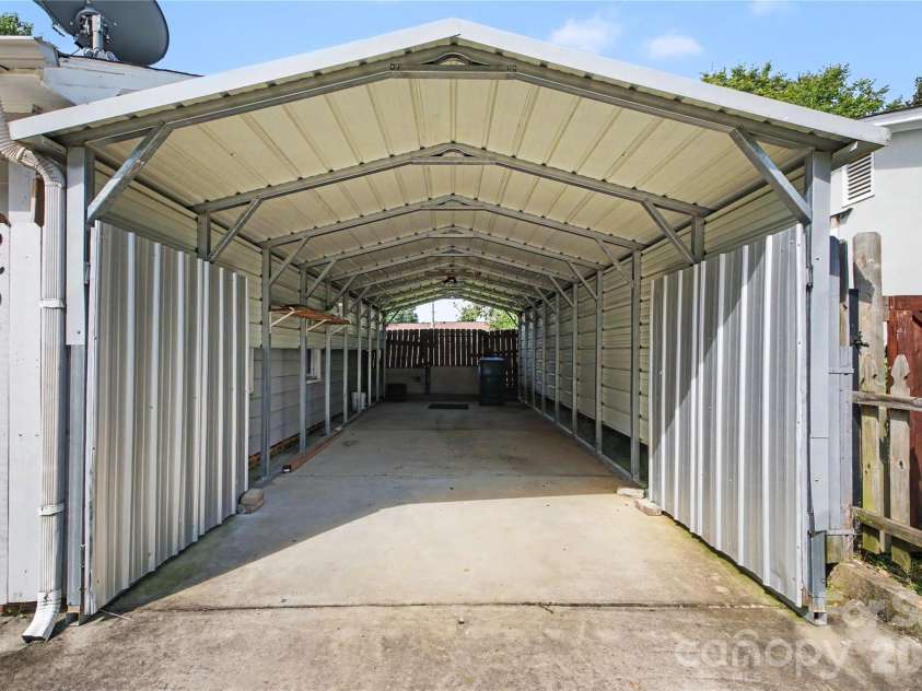 6400 Mcbride Street, Charlotte, NC 28215.  MLS# CAR4416996, YatesRealty ID 46816. 