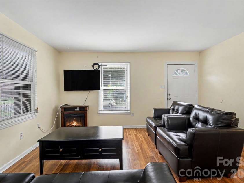6400 Mcbride Street, Charlotte, NC 28215.  MLS# CAR4416996, YatesRealty ID 46816. 