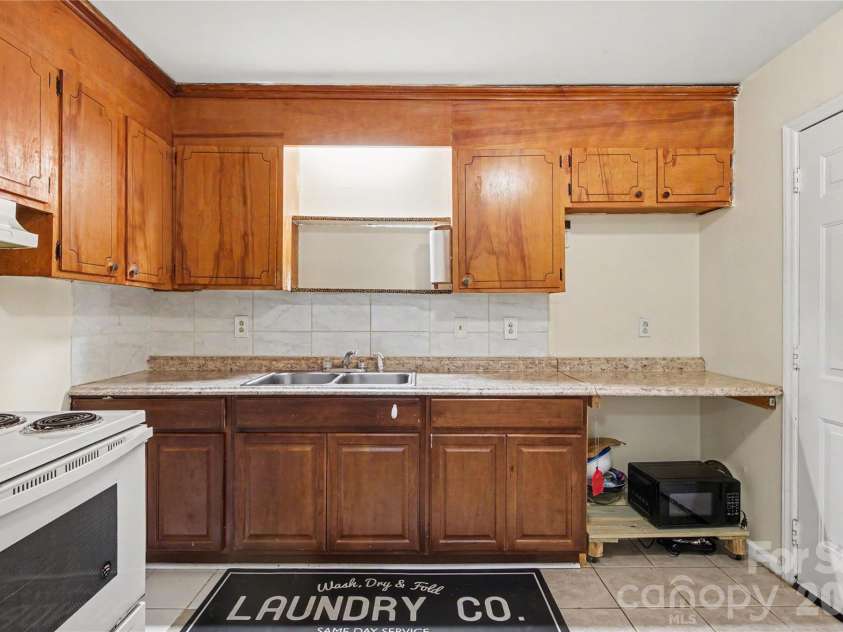 6400 Mcbride Street, Charlotte, NC 28215.  MLS# CAR4416996, YatesRealty ID 46816. 