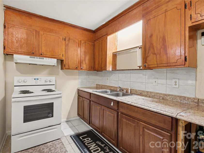 6400 Mcbride Street, Charlotte, NC 28215.  MLS# CAR4416996, YatesRealty ID 46816. 