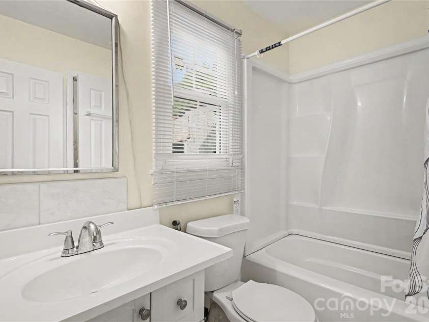 6400 Mcbride Street, Charlotte, NC 28215.  MLS# CAR4416996, YatesRealty ID 46816. 