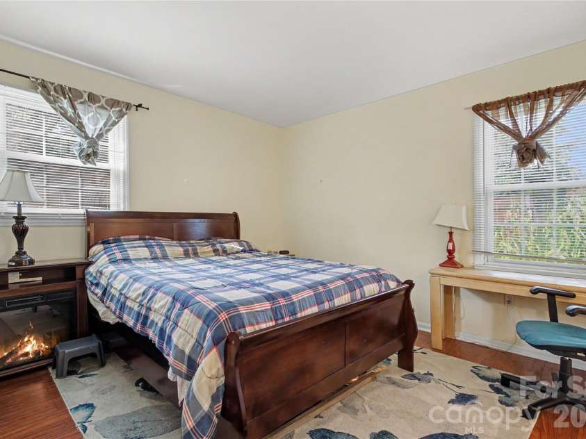 6400 Mcbride Street, Charlotte, NC 28215.  MLS# CAR4416996, YatesRealty ID 46816. 