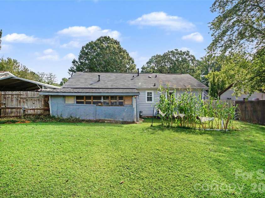 6400 Mcbride Street, Charlotte, NC 28215.  MLS# CAR4416996, YatesRealty ID 46816. 