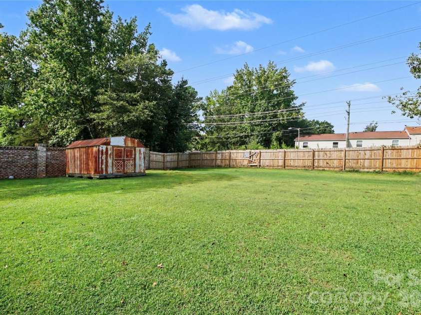 6400 Mcbride Street, Charlotte, NC 28215.  MLS# CAR4416996, YatesRealty ID 46816. 