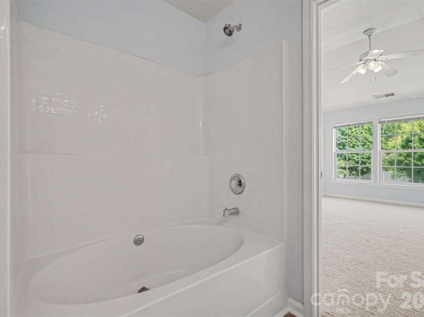 2410 Normancrest Court, Charlotte, NC 28270.  MLS# CAR4417418, YatesRealty ID 46819. Primary bath